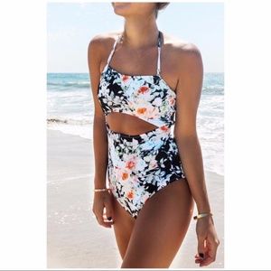Cupshe Tender Night Print Floral One-Piece Swimsuit, Size M